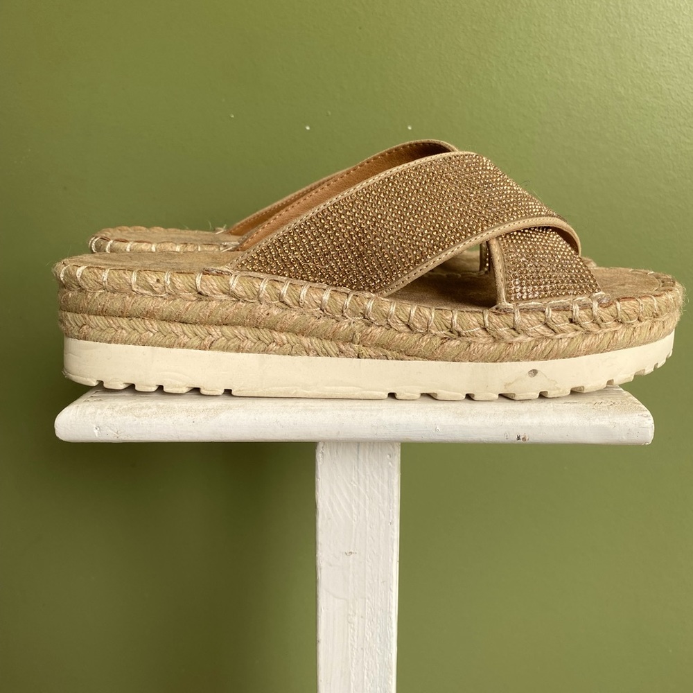 White Mountain sandals
